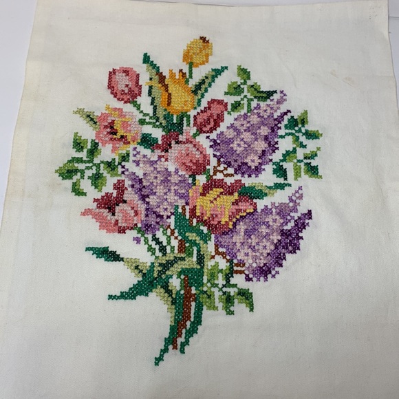 1973 Cross Stitch Embroidery #6520 Tulips and Lilacs Material 13.75” X 15 1/2”T - Picture 4 of 10